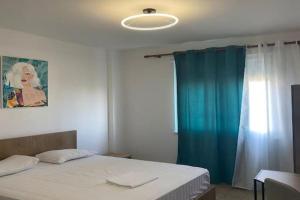 Sea-View Central Studio Apartment, Durres