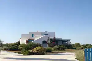 Eliza & Mike's Villas Paros, Logaras