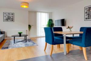 54 Woodpecker Way · Modern apartment near Addenbrookes Free parking Pass the Keys, Cambridge