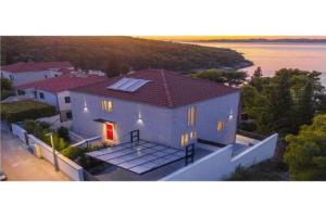 Cozy Apartment In, Postira