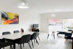 Samos City Center, 2BR Sleeps 4 Apartments, Limassol