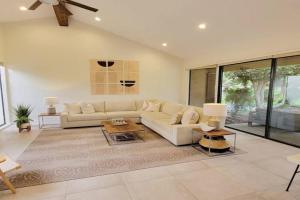 High-End Mid-Century Condo on the golf course Guest house, Palm Desert
