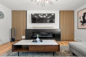 3bd Luxury Home, Steps to DT, River, Hospital Apartments, Calgary