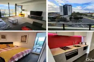 St Kilda vibes - City views, airy 1 bed sleeps 2-4 Apartments, Melbourne