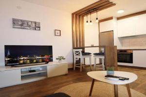 Lux Apartment Rose Avenue, Kraguyevats