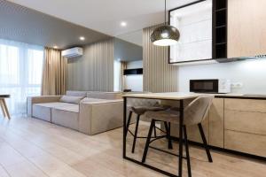 Nyvky Like Home - Fayna Taun iz sezonnim baseynom - Kv 58 Apart-hotel, Kiev