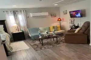 Bright Spacious Studio Near City and Palm Beach, West Palm Beach