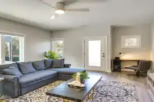 2 Mi to Duke University Townhome in! Guest house, Durham