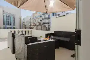 Townhouse Sliema 2BED by Homely!, St Julians