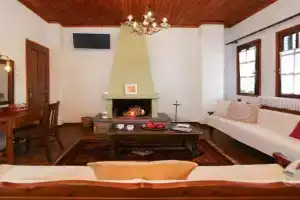 Alikopetra Hotel, Portaria
