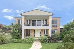 4 BR house near beach sleeps 9, Warrnambool