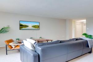 Business Ready Comfort Apt Near DC Apartments, Washington