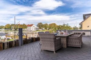 Doppelhaushälfte directly from Hafen von Guest house, Tonning