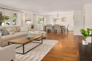 DT Hidden Gem With a View & AC Guest house, Bellevue