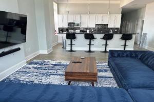 Huge Downtown home with parking Apart-hotel, Baltimore