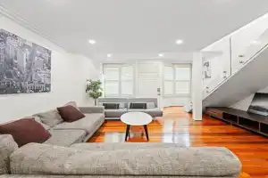 ICC & Darling Harbour Stylish 3BR House with Parking, Sydney