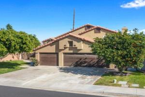 Private Pool & Hot Tub, Games, Firepit by MariamsBnb Guest house, Indio