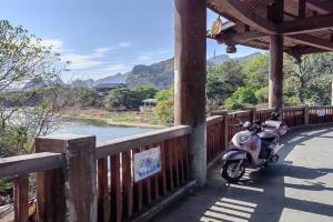 Castle peak yard Inn Free railway st ation pick-up by 2 nights, Guilin