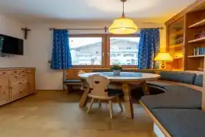 Haus Fini - Ski In Ski Out Apartments, Kitzbuehel