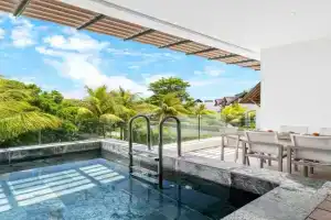 Vesper Beach - Luxury Beachfront Apartment, Black River