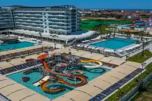 Dream Water World Hotel, Side
