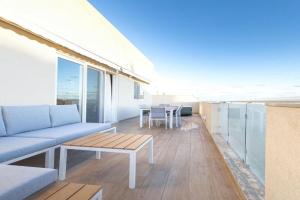 Luxurious & Spacious 2BD Penthouse with Large Terrace & Jacuzzi at The Podium - Yacht Marina Area, Close to Valletta, Msida