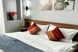 Novaya studiya v samom tsentre goroda Apartments, Almaty