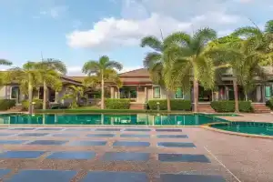 Modern 2-Bedroom Villas with Pool Access, Ao Nang