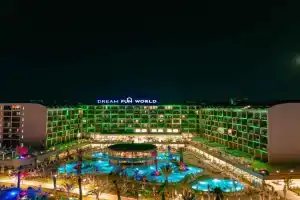 Dream Fun World Hotel, Side