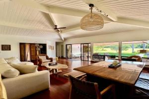 Modern Private Home, 3/3, AC, Golf Course View, Beach Gear, One Level Guest house, Princeville