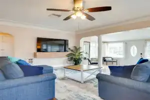 House with Shared Pool Access 4 Mi to Beaches!, Fort Lauderdale