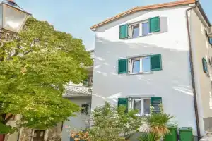 Apartments Angelina - 2min to the beach, Karlobag