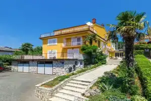 Komfortables Apartment nur 200 Meter zum Strand mit 2 Balkone, Meerblick, Grill, Crikvenica