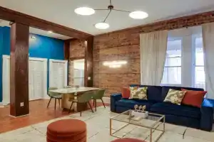 Red Brick Beauty in Downtown Guest house, Savannah