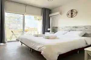 Seaside Larnaca Makenzie- 50m to Beach Apartments, Larnaka