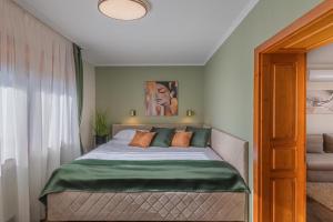 Rézkakas Apartman -, Gyula