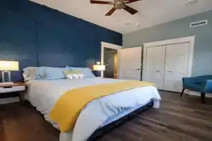 Pickwick Places 201 Apartments, Springfield