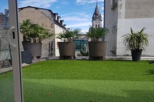 Grand T4 Terrasse proche sanctuaire Apartments, Lourdes