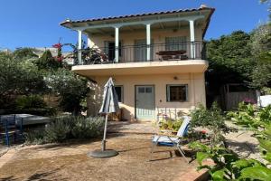 Villa OCHRA - schöner Balkon mit Meerblick, Koroni