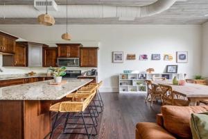 Downtown Loft - Walkable to Dining and Entertainment Apartments, Macon