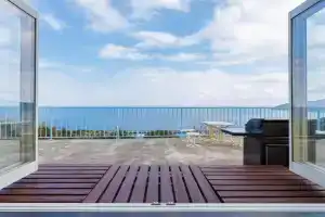 blue moon blue Apartments, Ito