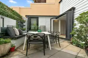 Perfect Laneway Terrace Guest house, Sydney