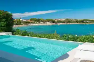 Villa Bianca with a heated swimming pool, Golfo Aranci