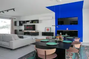 Palmove Renovated House, Meneou