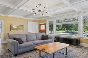 Stunning Craftsman Home in Manito FREE parking Apartments, Spokane