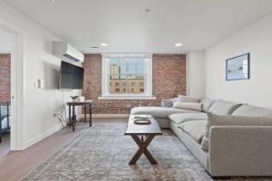 Walk to Riverfront Park! Downtown Gem w Pool Table 404 Apartments, Spokane