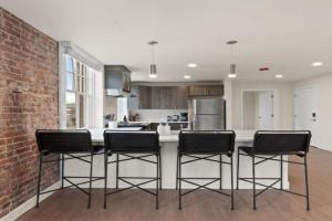 Luxury w King Beds, Pool Table, Central Downtown! Apartments, Spokane