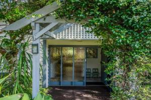 Omanu - family home with pool Guest house, Port Macquarie
