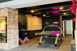OVERNIGHT No4 - Arcade, Kino, Airhockey, Dart Guest house, Hannover
