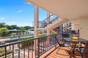 205 South Pacific Apartment - pool and aircon, Port Macquarie